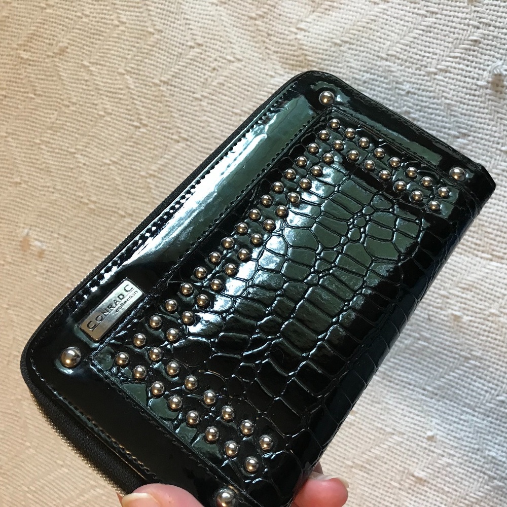 Conrad C black faux patent leather wallet - Zip around